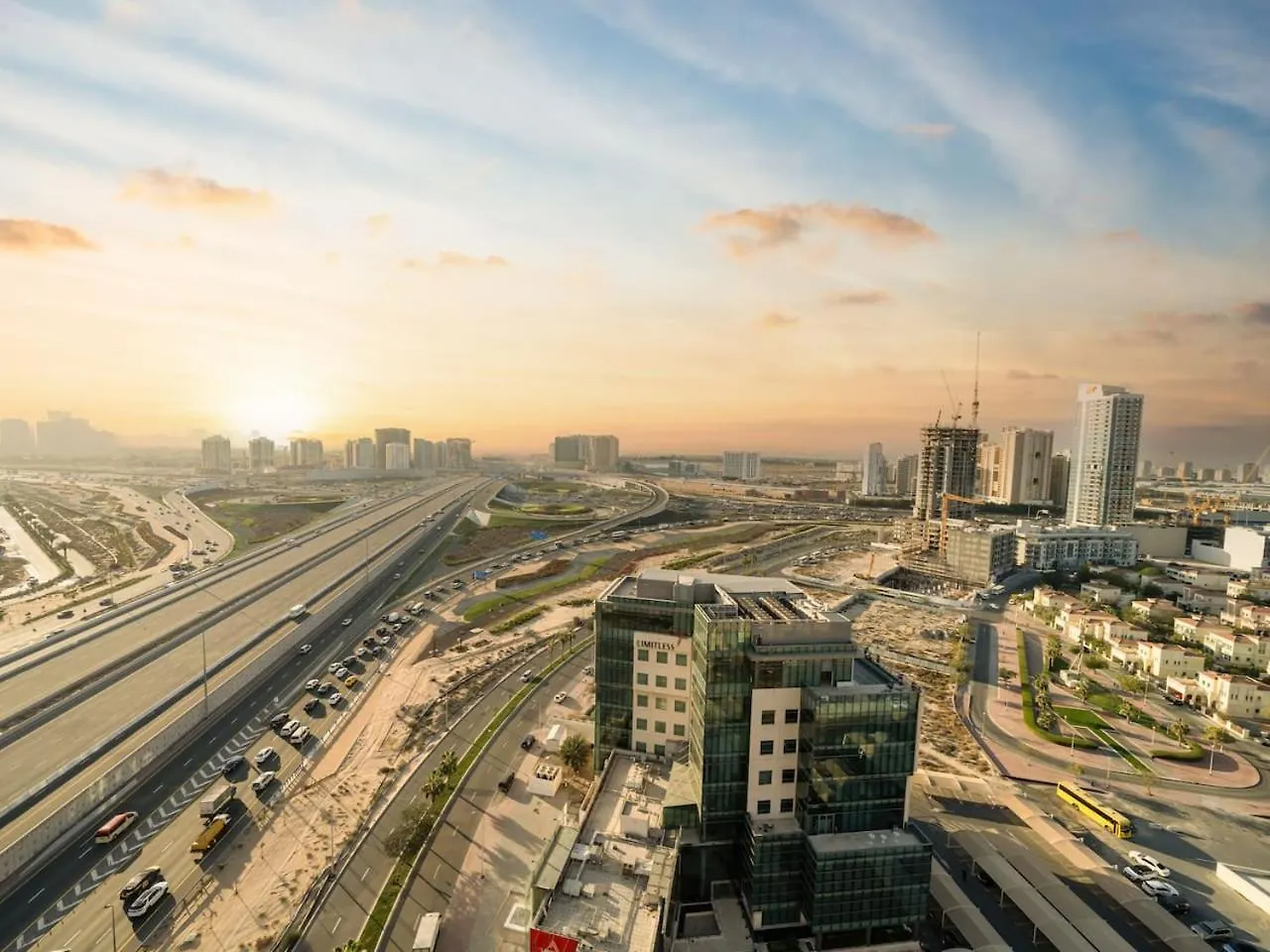 Elegant And Spacious 2-Bedroom Apartment In Jvt Dubai