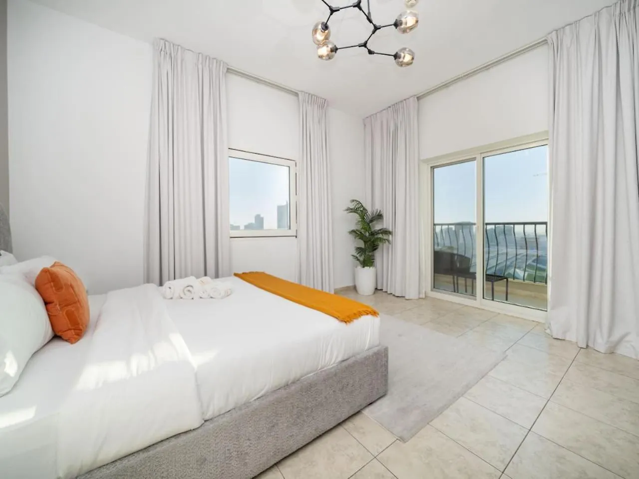 Elegant And Spacious 2-Bedroom Apartment In Jvt Dubai