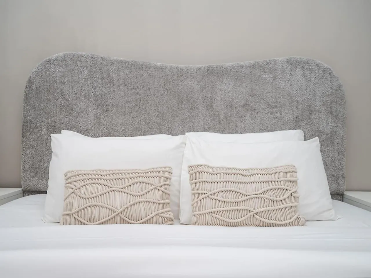 Elegant And Spacious 2-Bedroom Apartment In Jvt Dubai 0*,