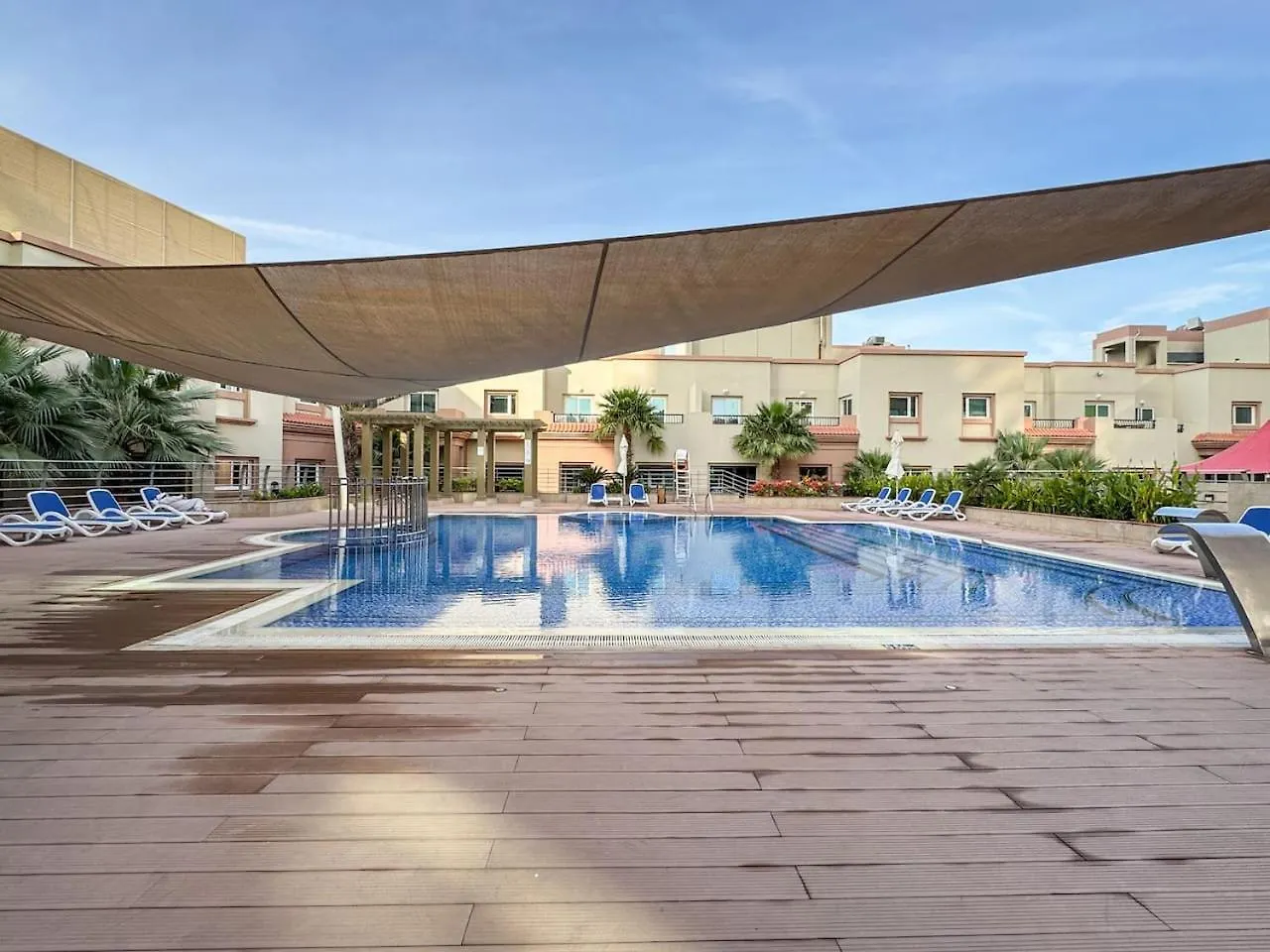 Elegant And Spacious 2-Bedroom Apartment In Jvt Dubai