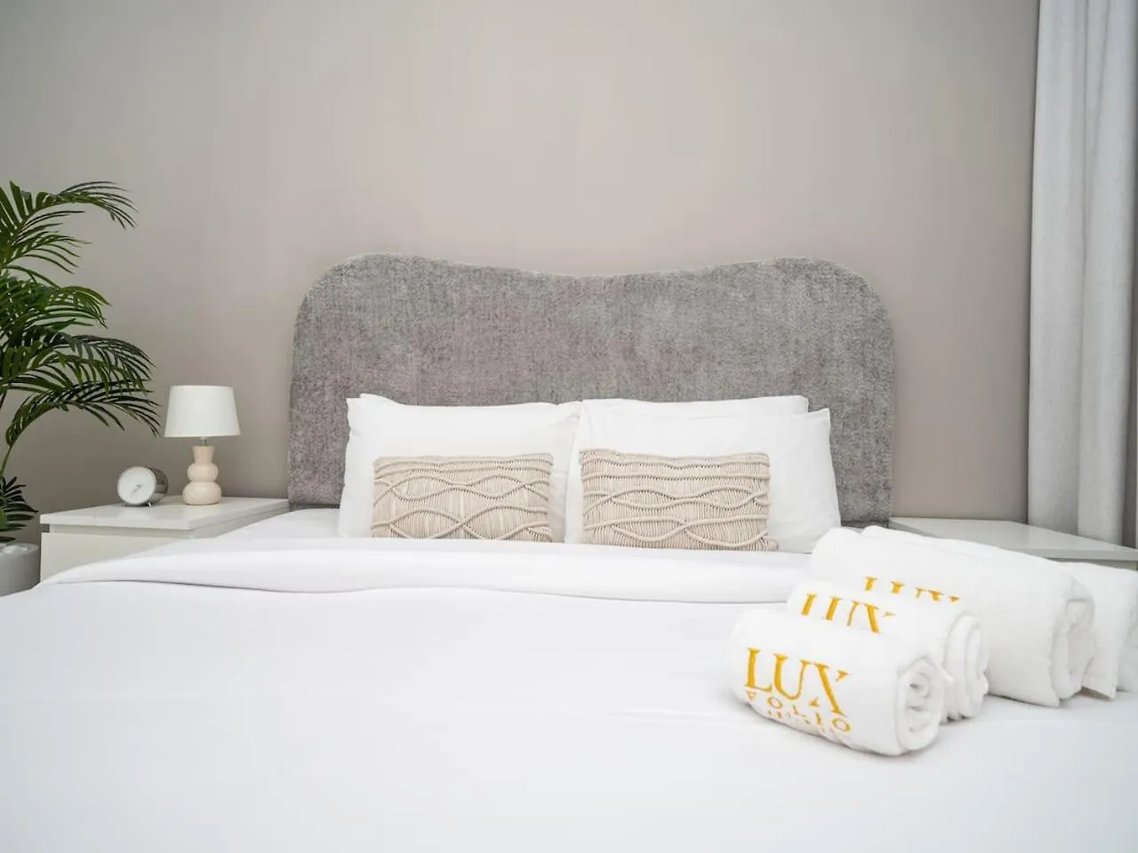 Elegant And Spacious 2-Bedroom Apartment In Jvt Dubai