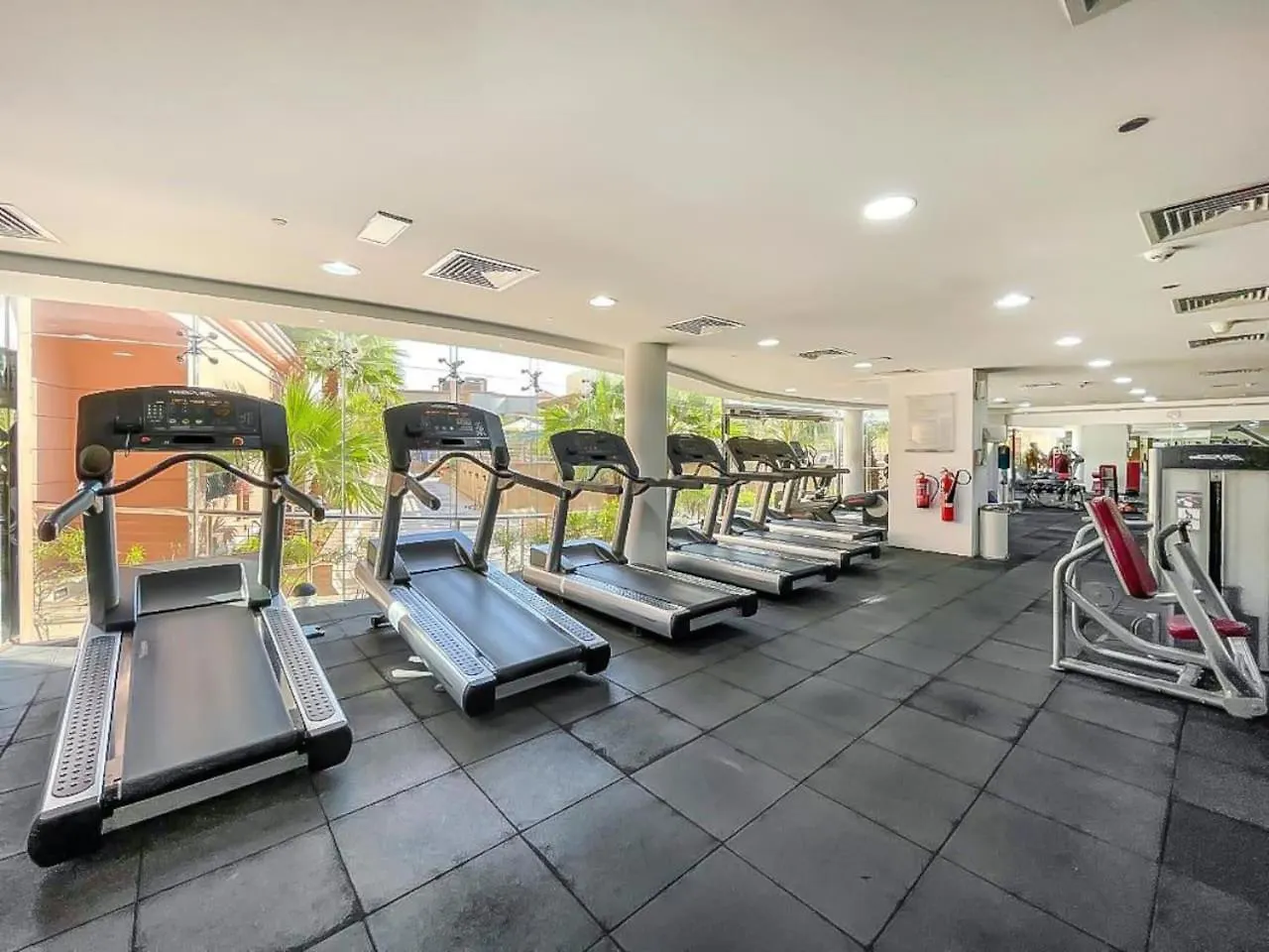 Elegant And Spacious 2-Bedroom Apartment In Jvt Dubai